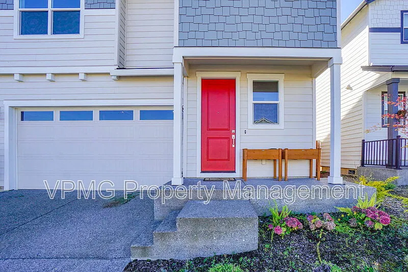 4 bed, 2.5 bath, 2114 sqft, $2,995 — Photo 4