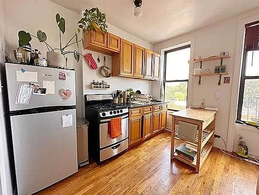 4th image of 550 Kosciuszko St #4F