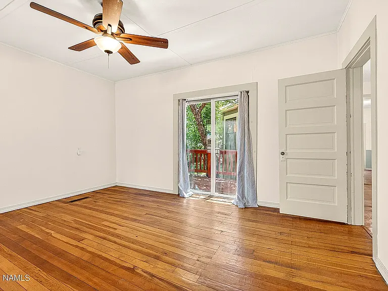 725 W Summit Ave — Photo 13