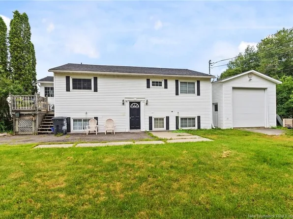 93 Burpee St, Fredericton, NB E3A 1M2