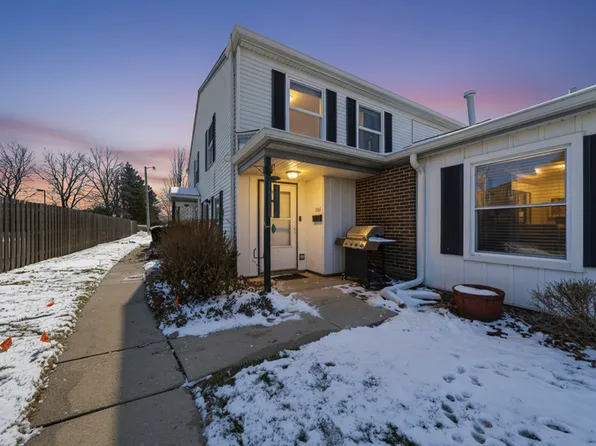 805 Wellington Ave #805, Elk Grove Village, IL 60007