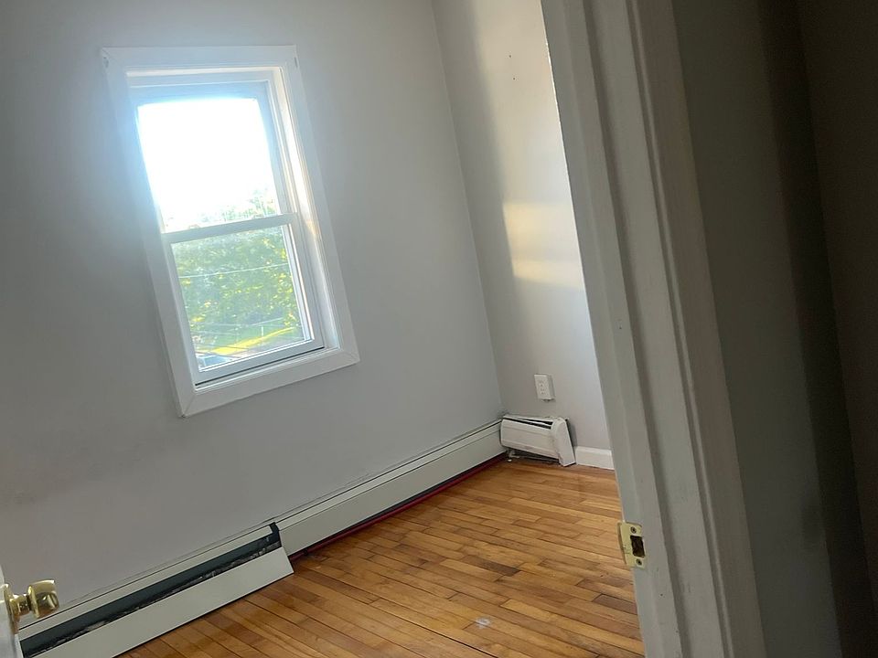 1st image of 40 Oriental St Floor 3