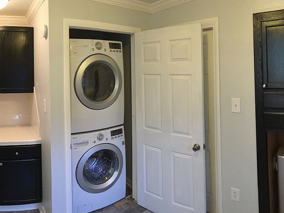 Foyer/Laundry