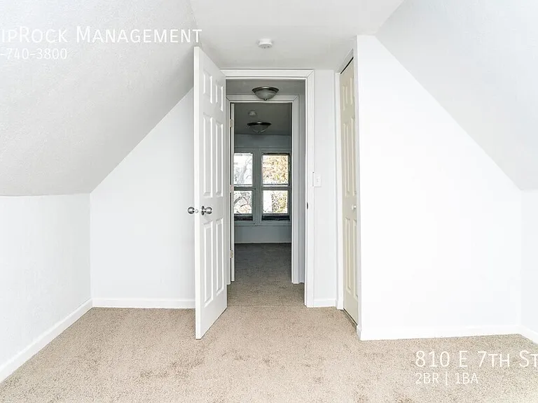 810 E 7th St — Photo 6