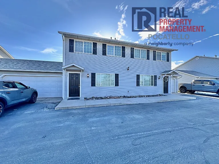 1596 Dustin Cir #C — Photo 1