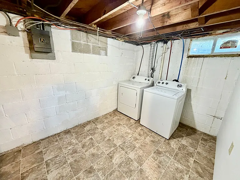 503 E Empire St — Photo 12
