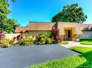 19113 E Lake Dr #19113, Hialeah, FL 33015