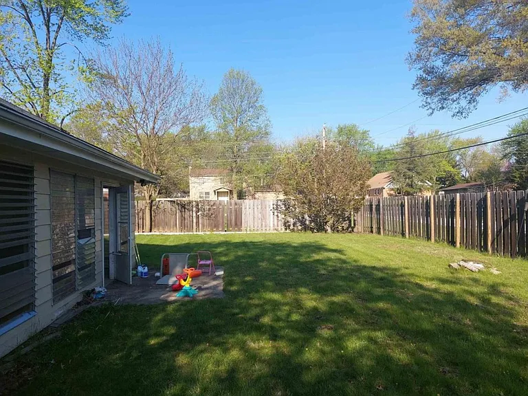 104 E Pine Ave — Photo 8