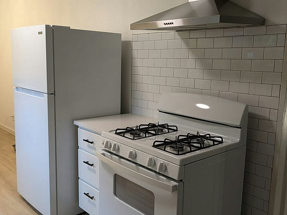 5th image of 6744 Oliver Dr Room 2