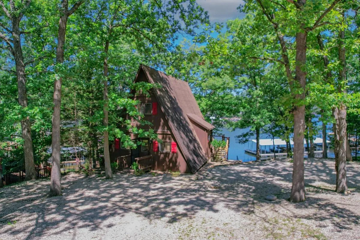 4 bed, 2106 sqft, $1,995 — Photo 2