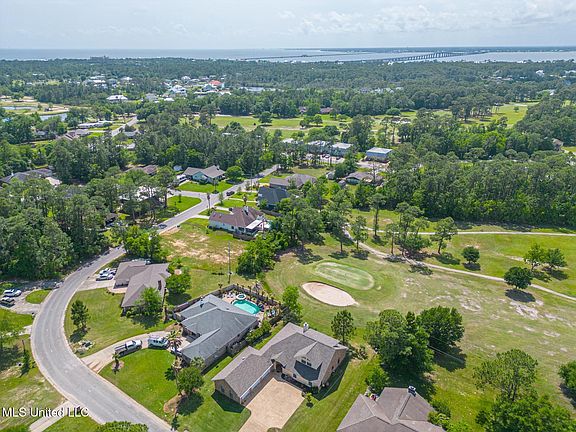 4th image of 113 Fernwood Dr