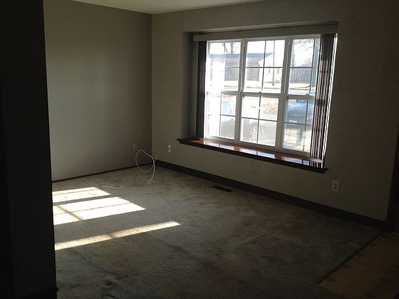 Living Rm -- Box Bay window