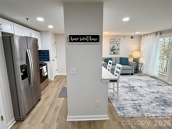 3rd image of 1649 Arlyn Cres Unit K