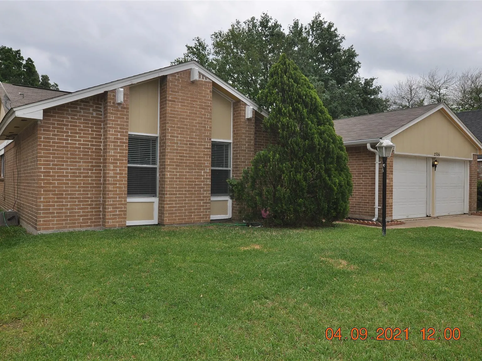 3 bed, 2.0 bath, 1636 sqft, $1,690 — Photo 2