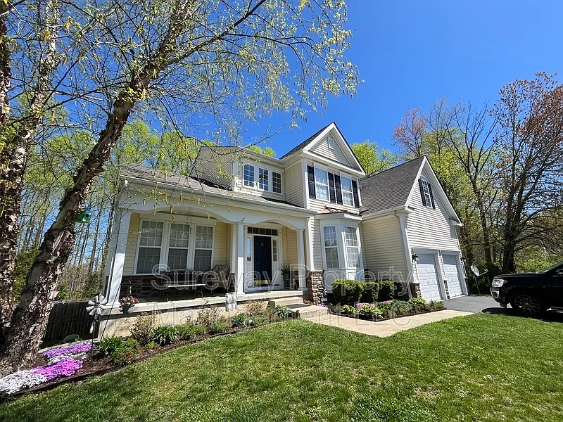 5 bed, 3.5 bath, 3000 sqft, $4,500 — Photo 2