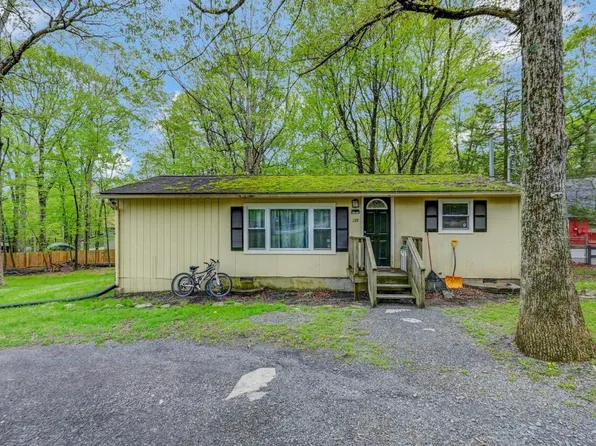 159 Sandstone Dr, Dingmans Ferry, PA 18328