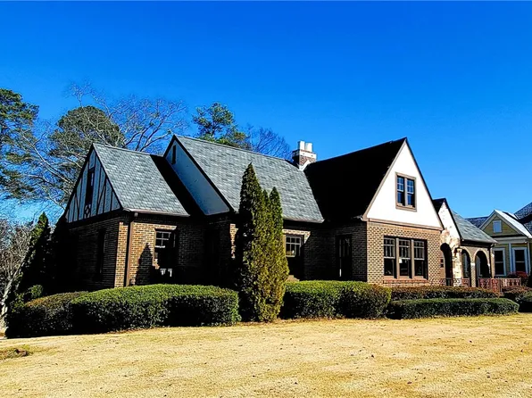 515 N 10th St, Opelika, AL 36801