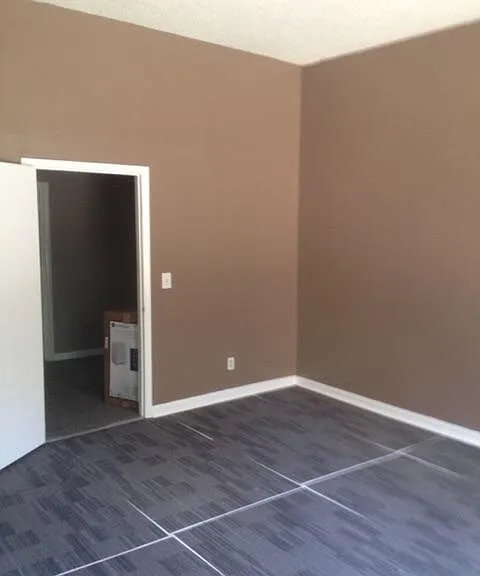 2440 Marion St — Photo 11