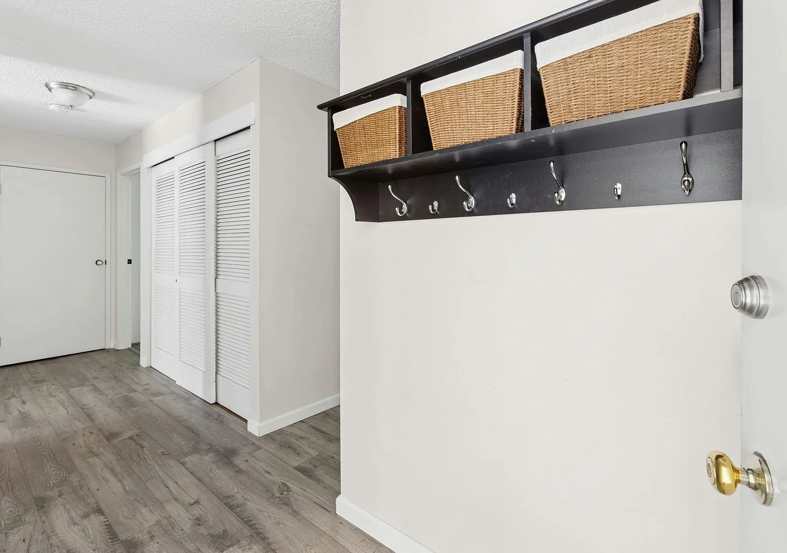 2bd/1ba Kirkland Condo — Photo 4