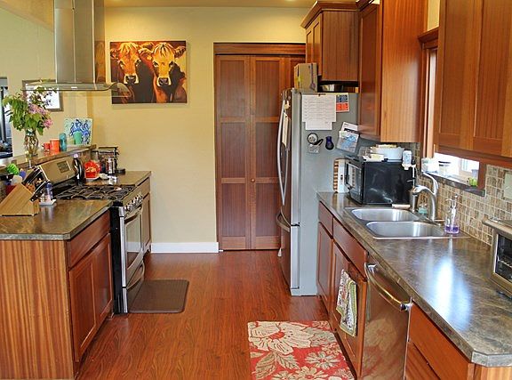 3rd image of 411 White St