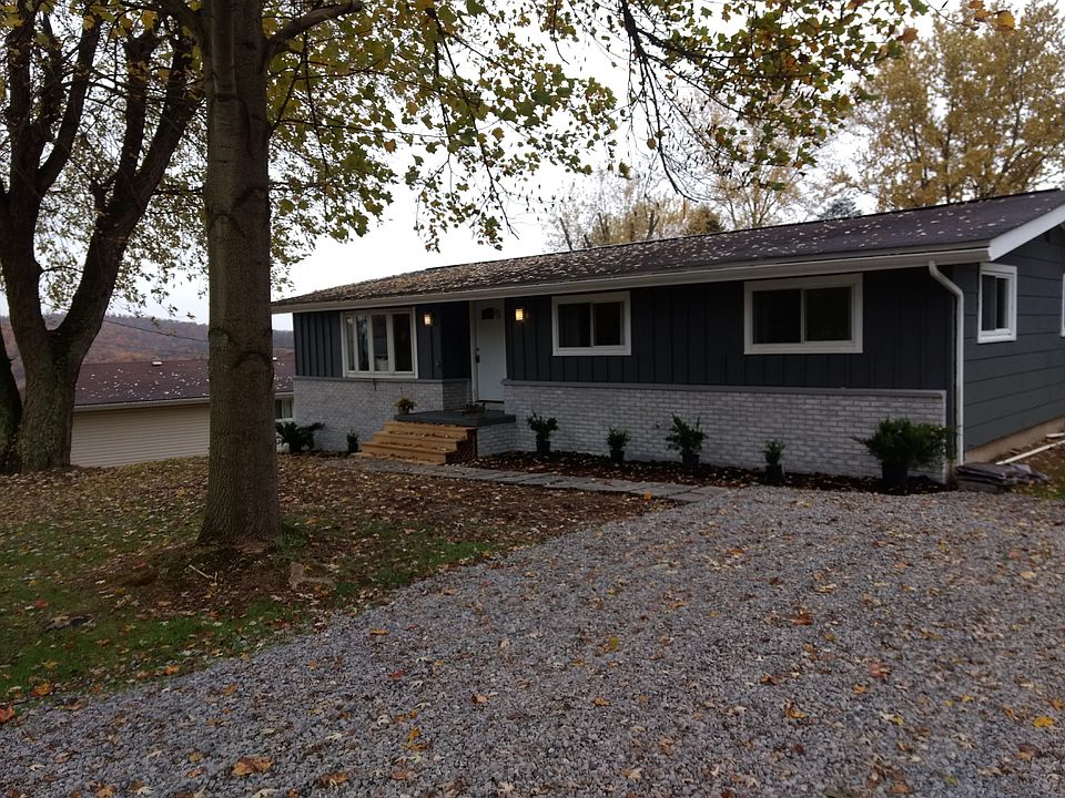 1st image of 220 Roselyn Ave