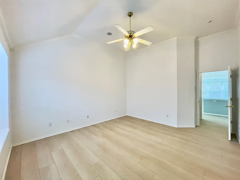 11002 Tree Shadow Ln — Photo 36