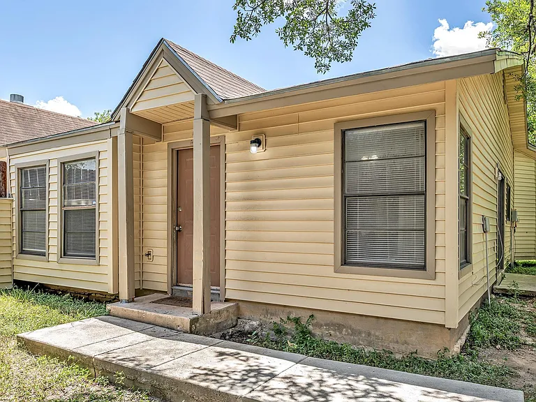 1325 Bayou Dr — Photo 3