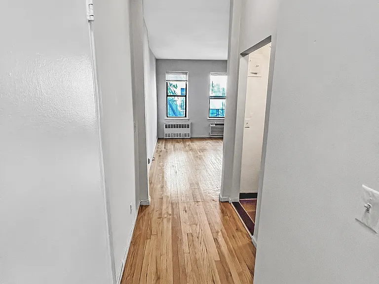 207 E 15th St #2K — Photo 6