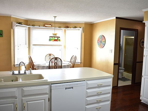 5th image of 2515 E Court St