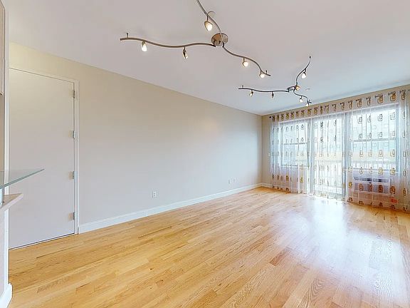 3rd image of 2736 Ocean Ave Floor 5FT