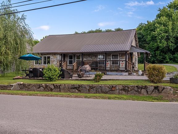 3rd image of 102 Church St