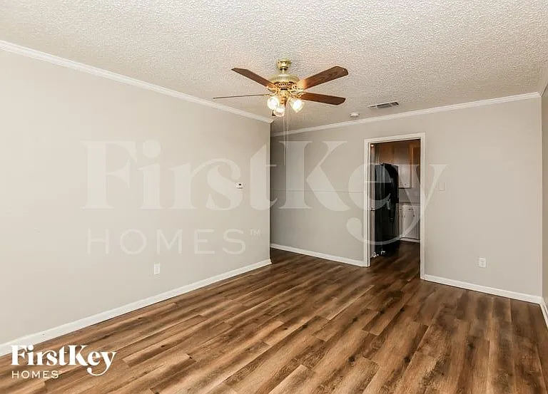 244 E Malone Ave — Photo 3