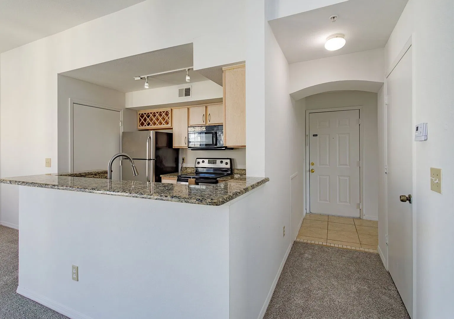 Stylish Condo Living at Its Best A Gated Community — Photo 4