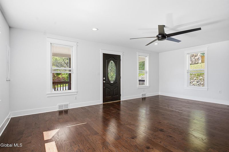 4th image of 122 High Rock Road