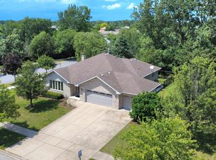 1350 Key West Dr, Lockport, IL 60441