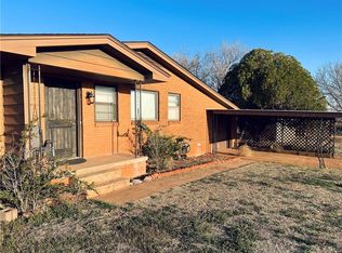 1012 S Cearlock Ave, Cheyenne, OK 73628