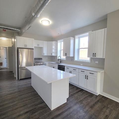 1st image of 1820 W Belle Plaine Ave #2F