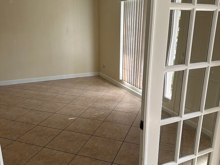 3807 SW 7th Pl — Photo 3