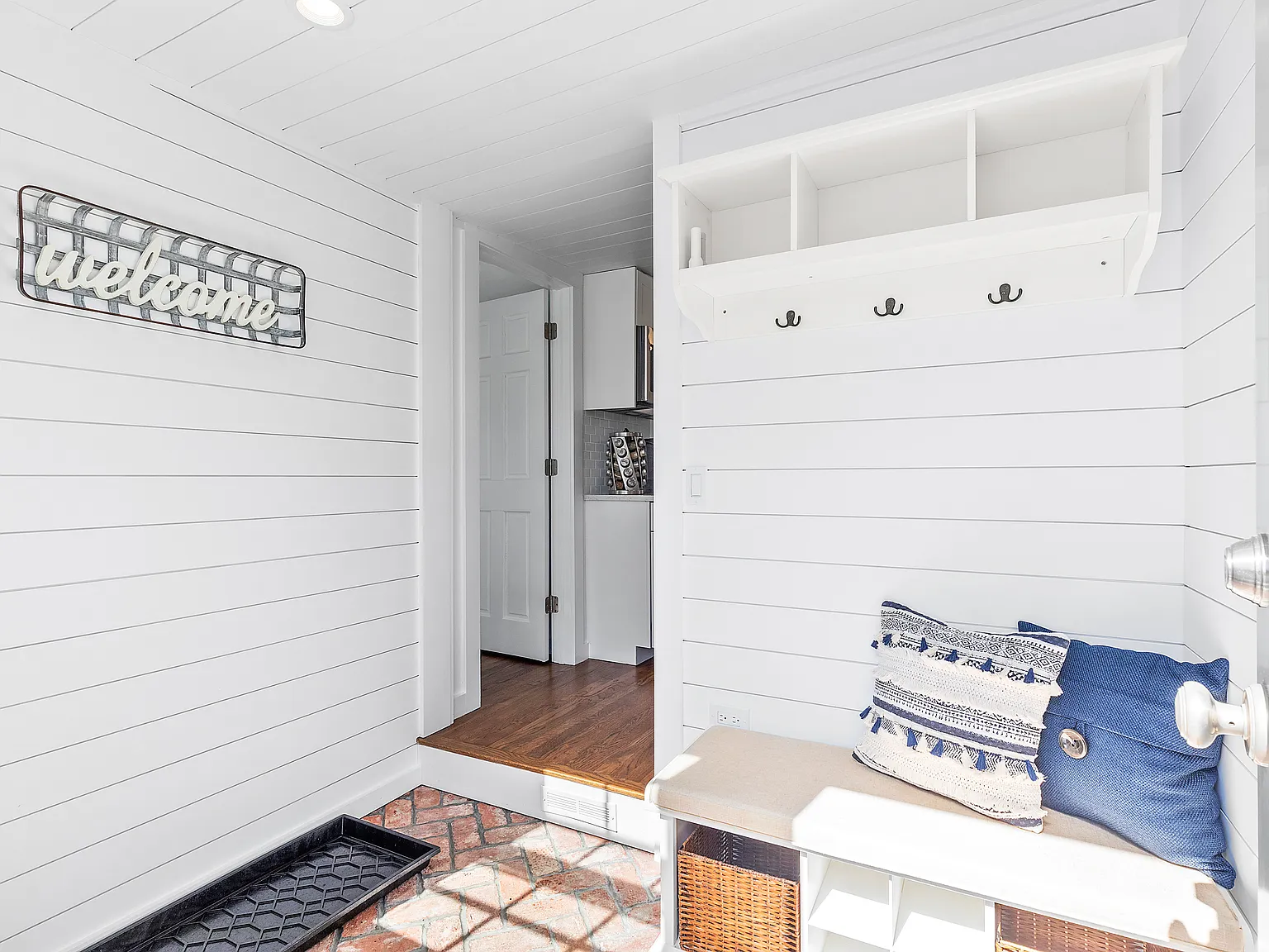 Chic Coastal Beach Cottage — Photo 3