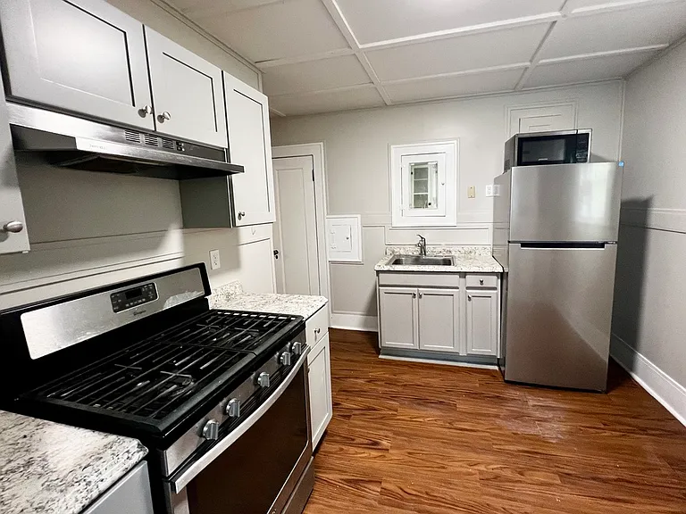 887 Woodbine Ave — Photo 2