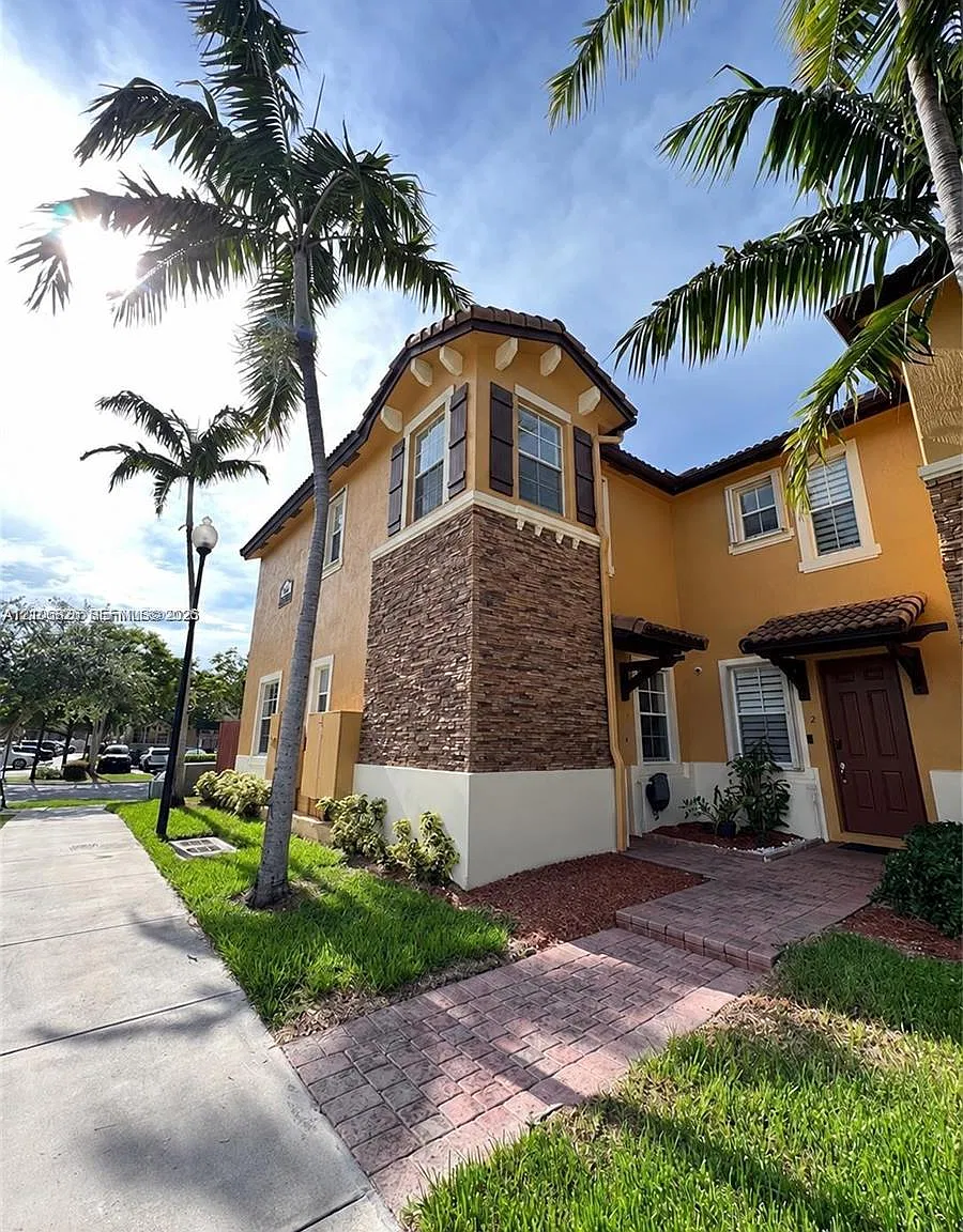 The Shores Condo No 2 — Photo 1