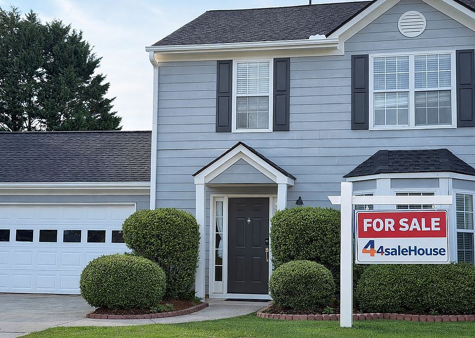 1st image of 2479 Feathertree Ln