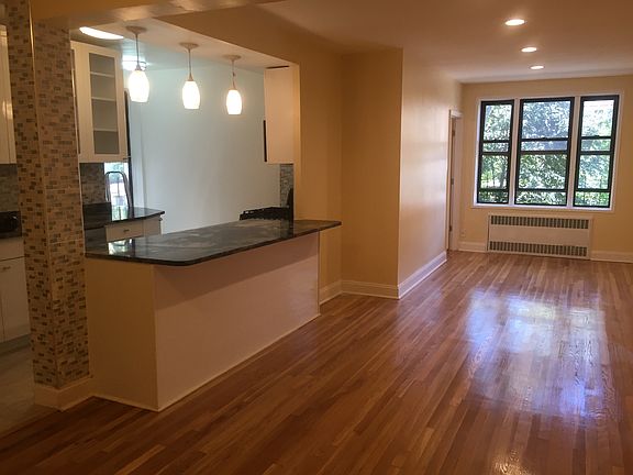 5th image of 415 E 16th St APT B2