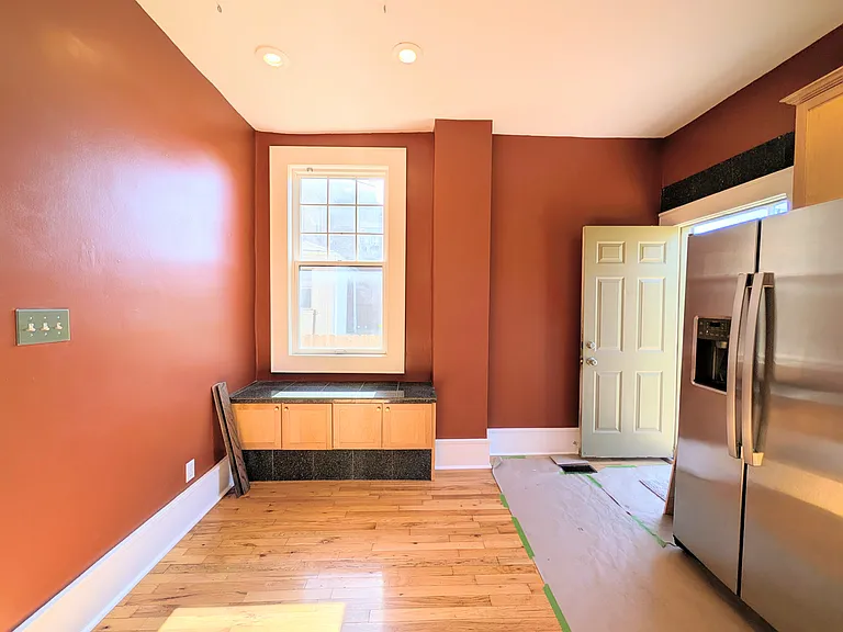 1041 Franklin Ave — Photo 12