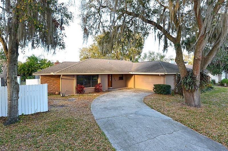 1st image of 1579 Shady Oak Dr