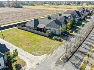 212 Gleneagles Cir, Broussard, LA 70518