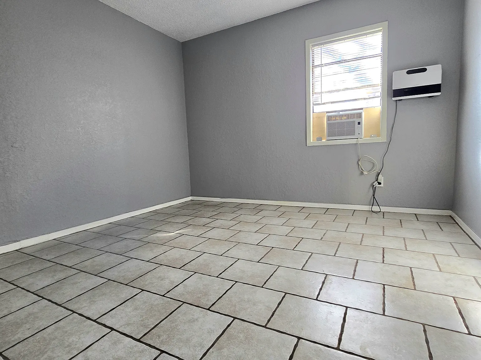 3 bed, 1010 sqft, $1,025 — Photo 4