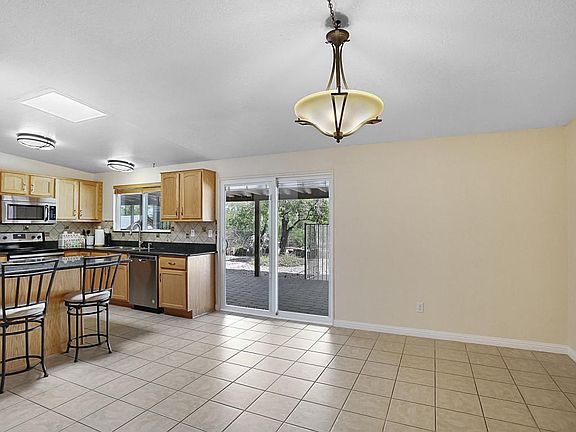4th image of 1040 W Camino Desierto