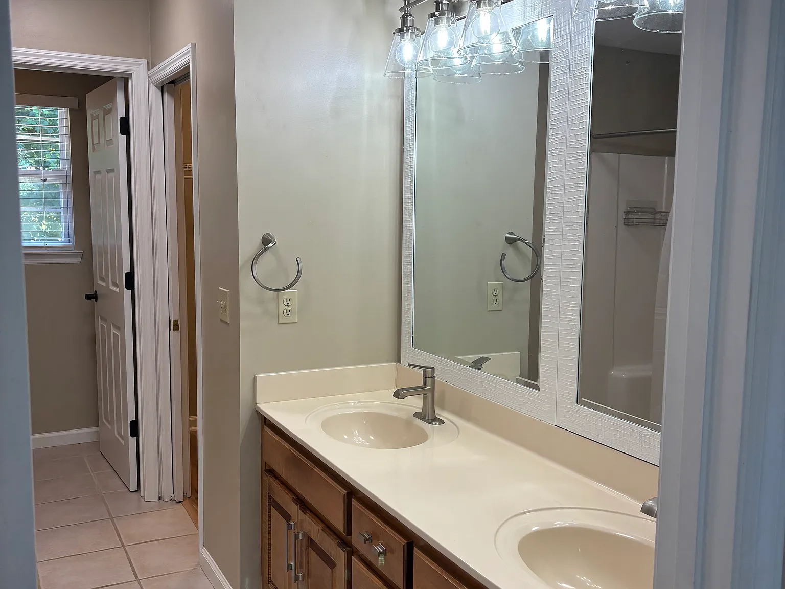 3 bed, 1200 sqft, $1,500 — Photo 4