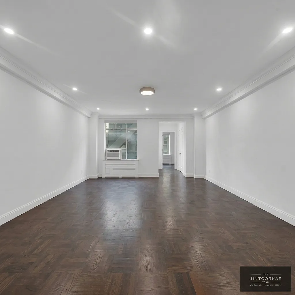 45 West 54th Street — Photo 2